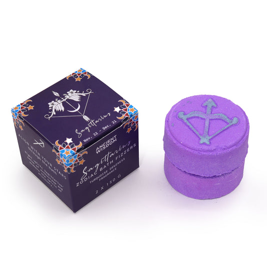 Offrez un coffret magique au sagittaire : 2 bombes de bain artisanales avec horoscope surprise. Idéal pour un moment de détente cosmique et astrologique !