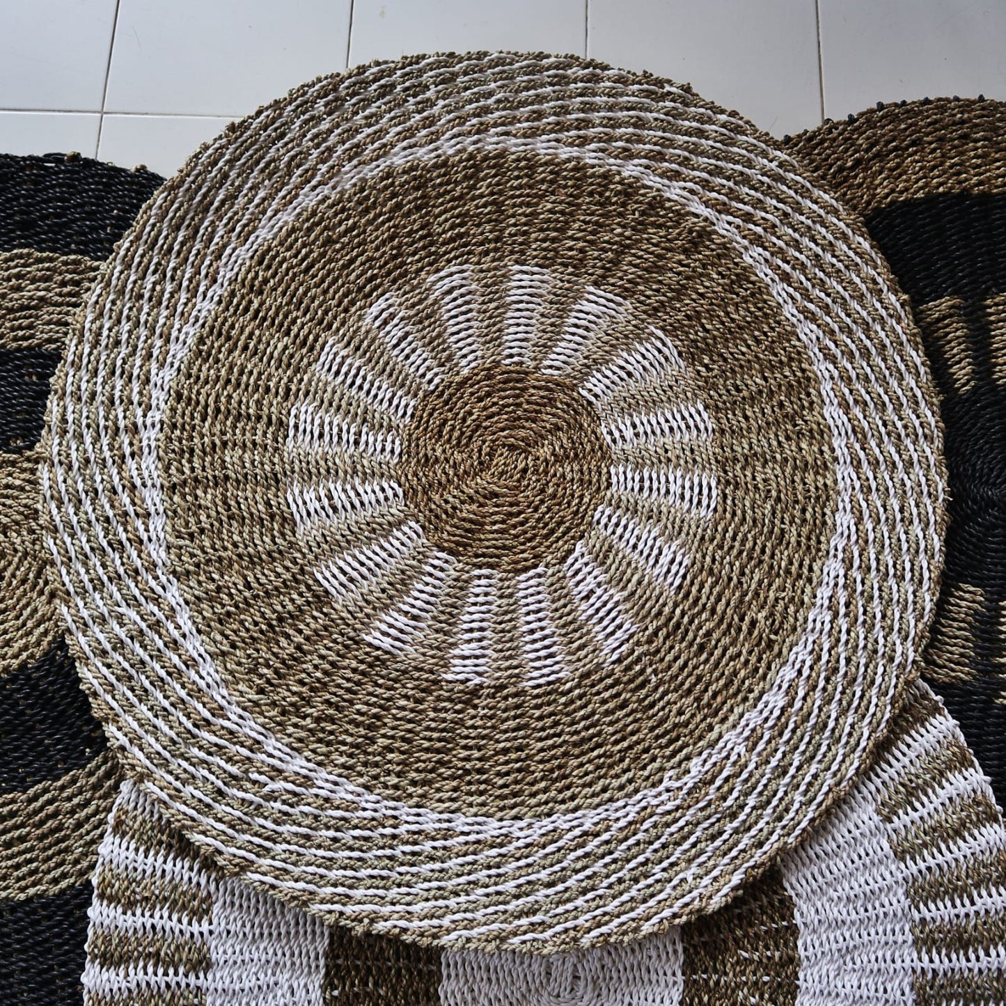 Round Seagrass White & Tan - Inner Sun - 1m